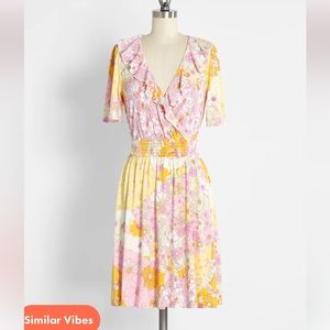 NWT ModCloth Marvelous Flower Medley Surplice Dress Size M